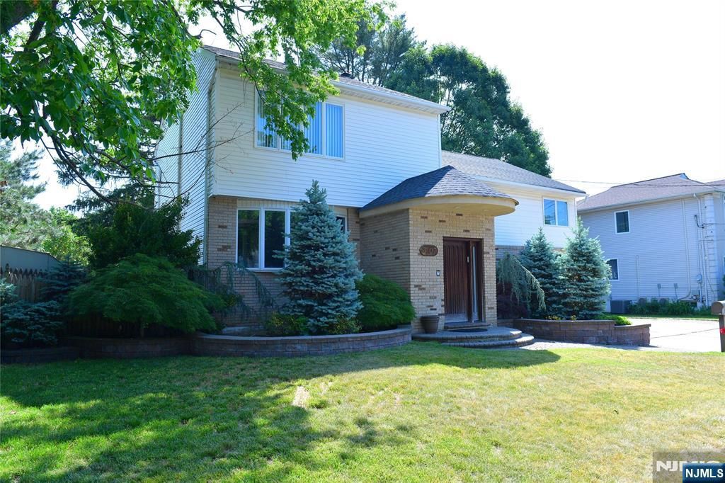 Photo of 307 Dorothy Street, Fair Lawn, NJ 07410 (MLS # 26014277)