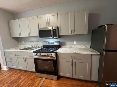 Photo of 830 S 16th ST #3, Newark, NJ 07108 (MLS # 26020000)