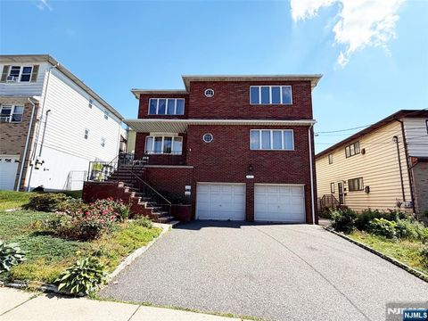 Photo of 121 Edsall AVE #2nd Floor, Palisades Park, NJ 07650 (MLS # 26021111)