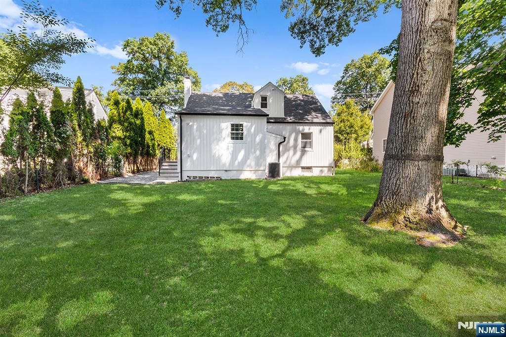 Photo of 586 Grove Street, Ridgewood Village, NJ 07450 (MLS # 25032173)