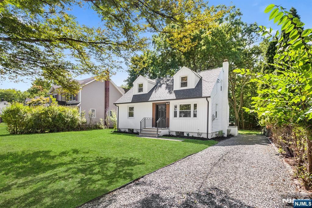 Photo of 586 Grove Street, Ridgewood Village, NJ 07450 (MLS # 25032173)