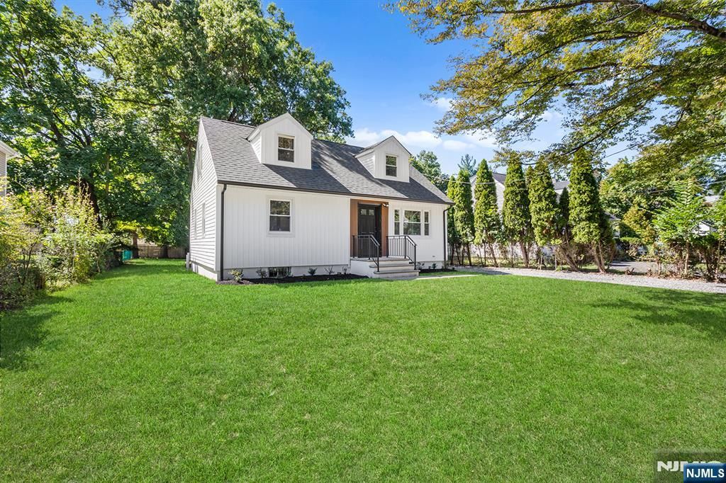 Photo of 586 Grove Street, Ridgewood Village, NJ 07450 (MLS # 25032173)
