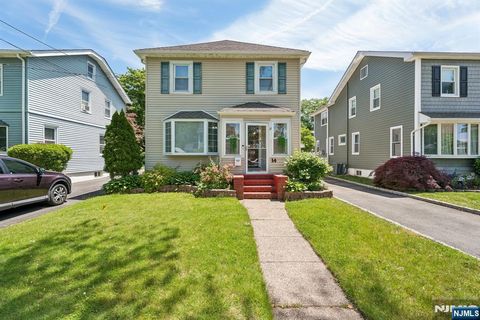 Photo of 14 Chestnut Terrace, Bloomfield, NJ 07003 (MLS # 26019327)