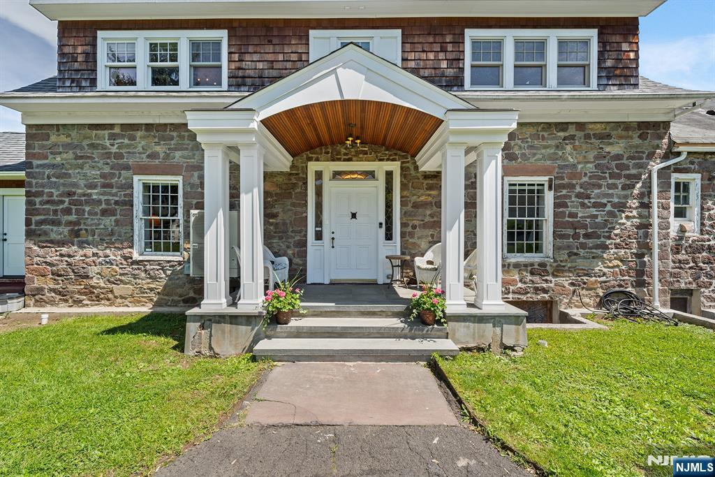 868 Goffle Road
