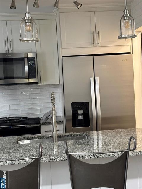 Photo of 712 Cedar Ln #4, Teaneck, NJ 07666 (MLS # 25025650) Photo of 712 Cedar Ln #4, Teaneck, NJ 07666 (MLS # 25025650)