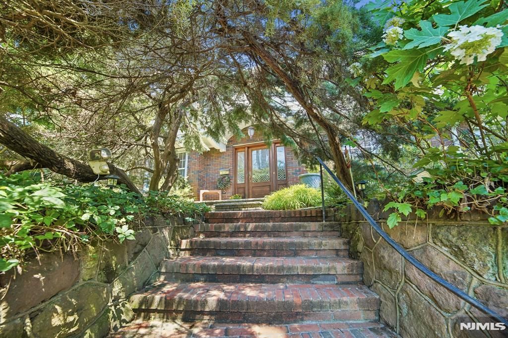 Photo of 157 Sussex Road, Tenafly, NJ 07670 (MLS # 26022965)