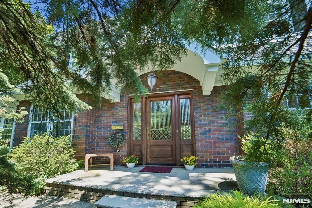 Photo of 157 Sussex Road, Tenafly, NJ 07670 (MLS # 26022965)
