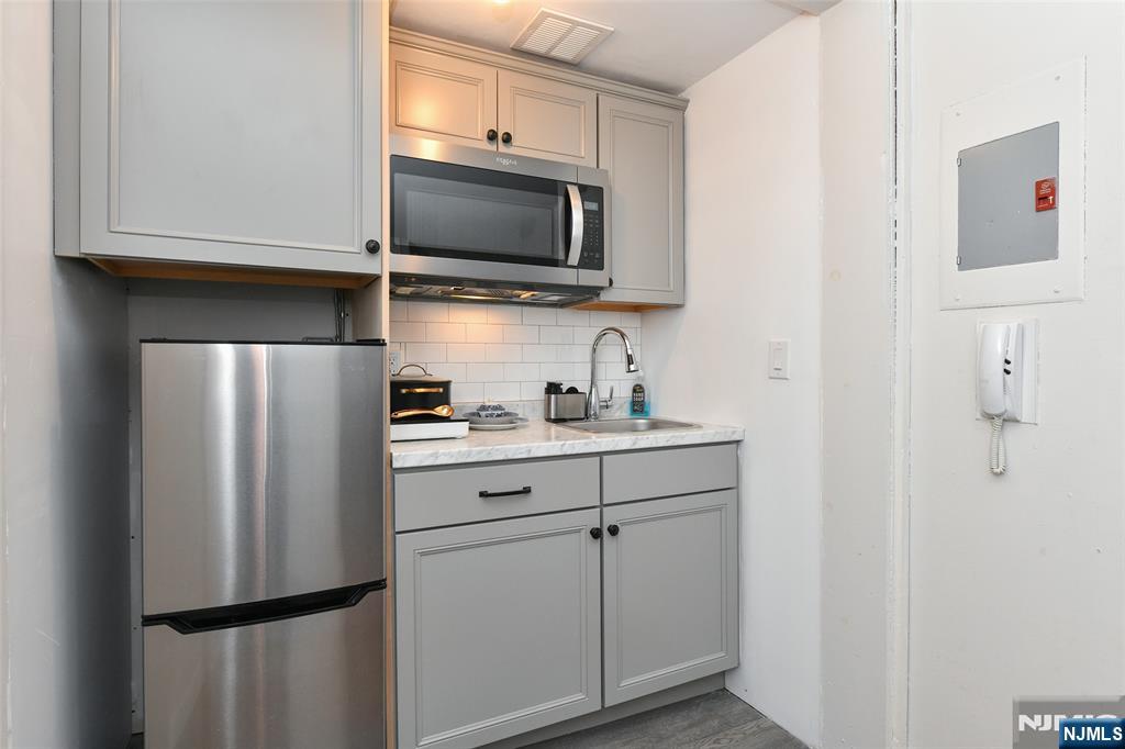 3020-3030 Edwin Avenue 5 H