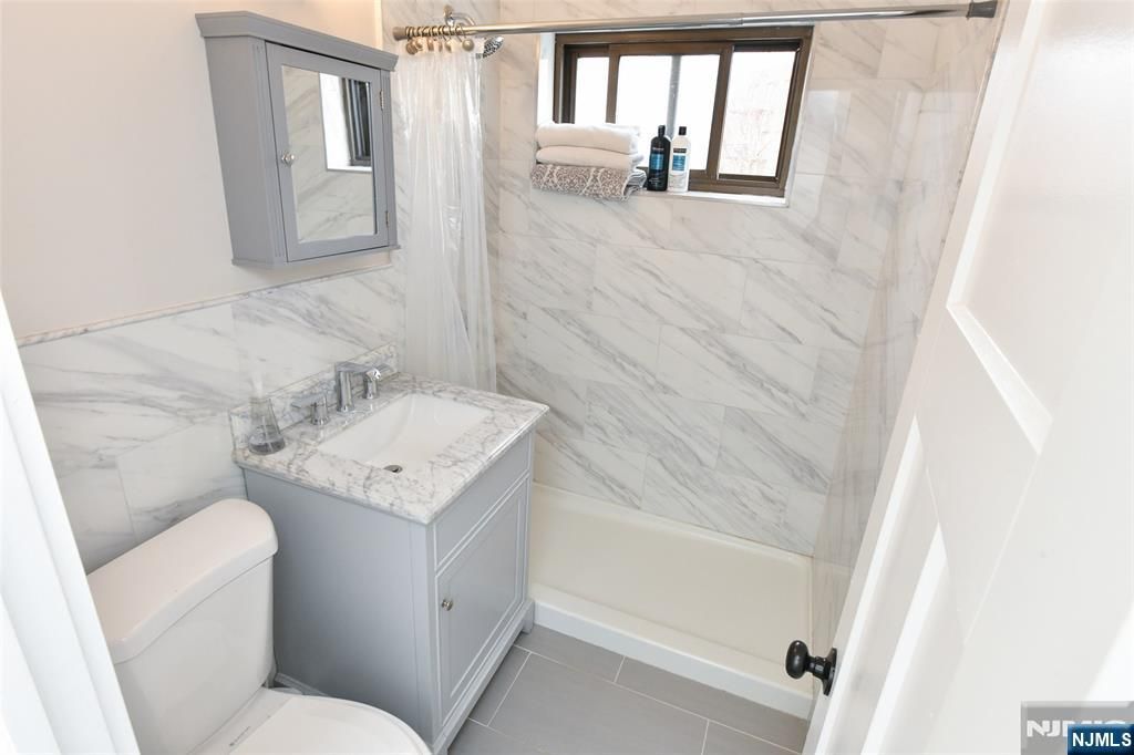 Photo of 30203030 Edwin Avenue #5 H, Fort Lee, NJ 07024 (MLS # 26005647)