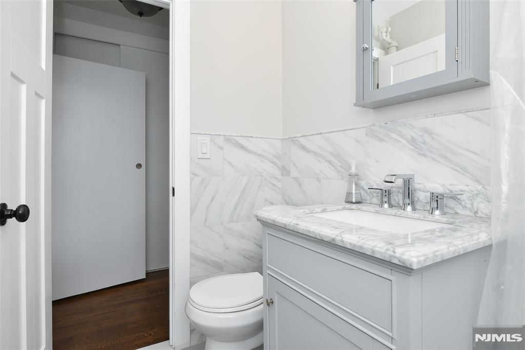 Photo of 30203030 Edwin Avenue #5 H, Fort Lee, NJ 07024 (MLS # 26005647)