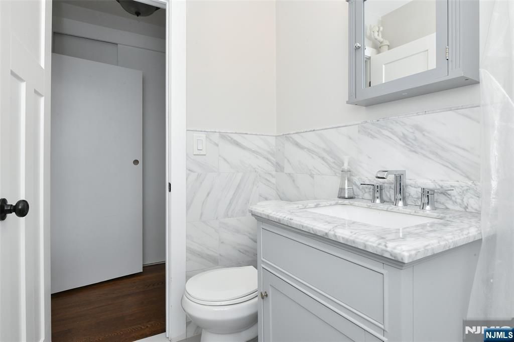 Photo of 30203030 Edwin Avenue #5 H, Fort Lee, NJ 07024 (MLS # 26005647)