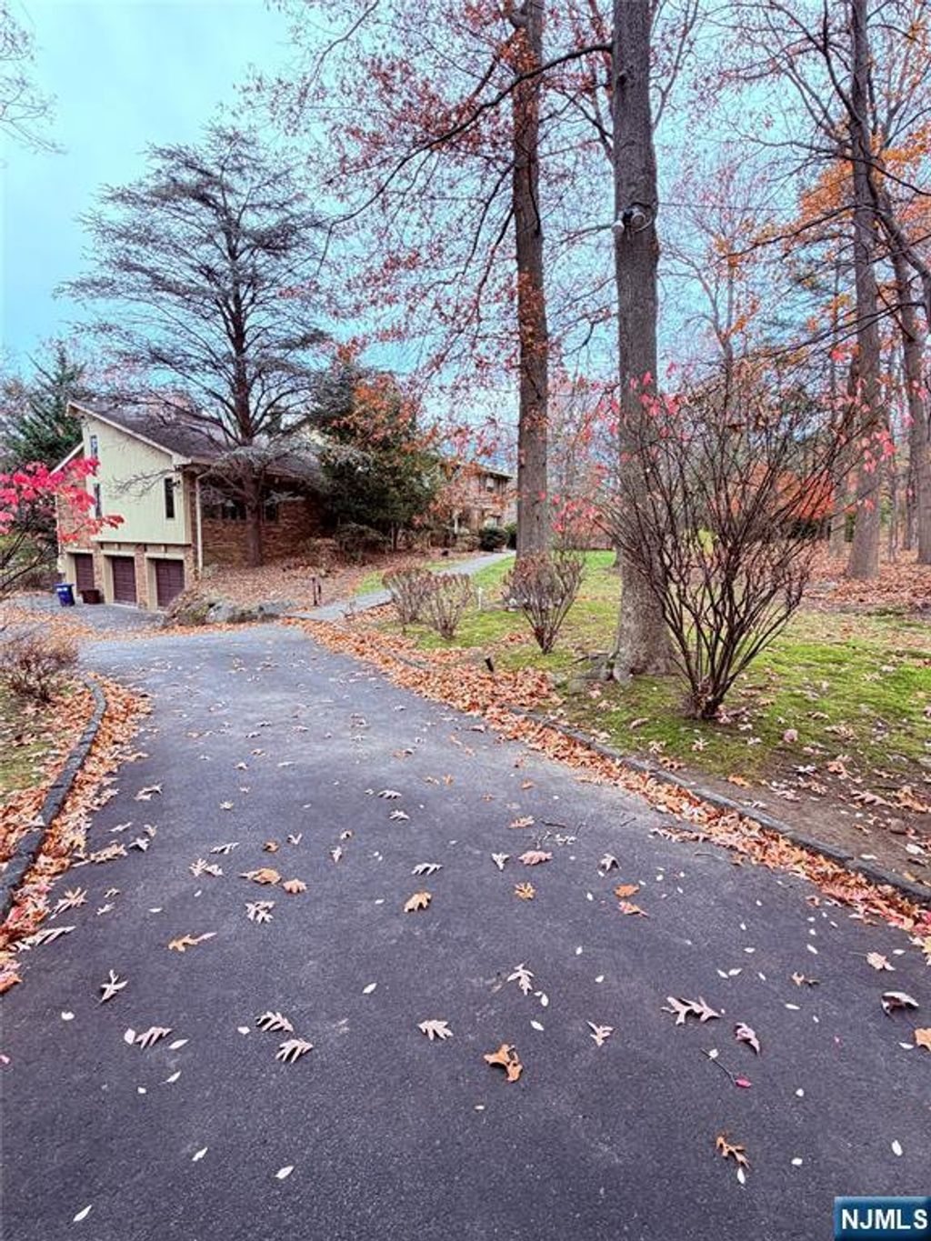 Photo of 11 Sherwood Court, Alpine, NJ 07620 (MLS # 25041159)