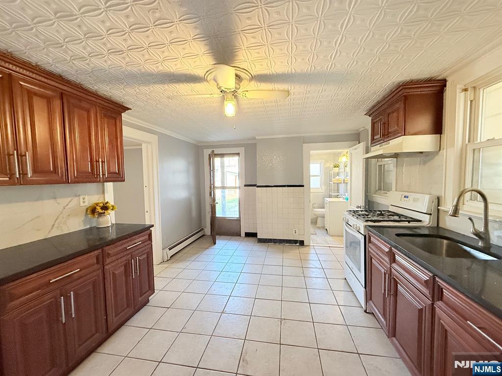 Rental Property at 122 Cross St Apt1, Harrison, New Jersey - Bedrooms: 2 
Bathrooms: 2 
Rooms: 6  - $2,800 MO.