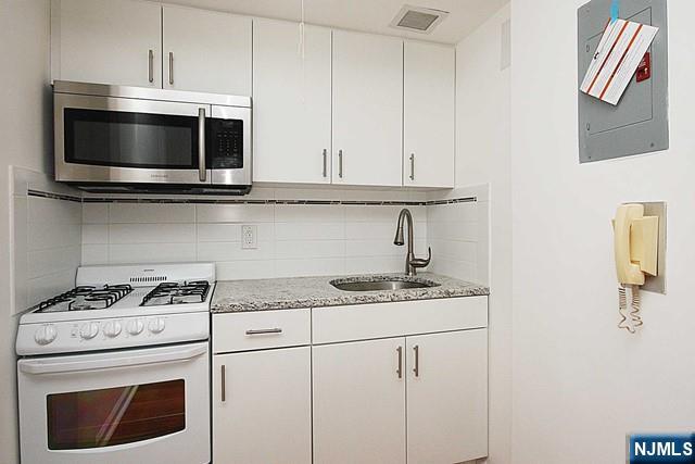 3020 Edwin Avenue 2J