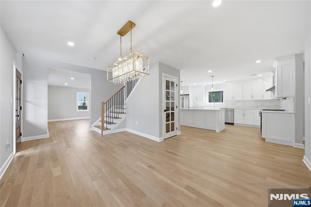 182 W Grand Avenue