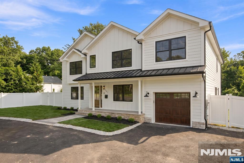 182 W Grand Avenue