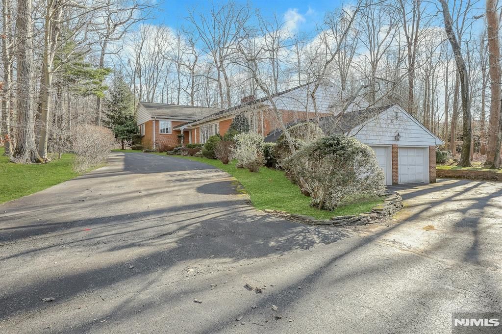 Photo of 32 Litchfield Way, Alpine, NJ 07620 (MLS # 26002064)