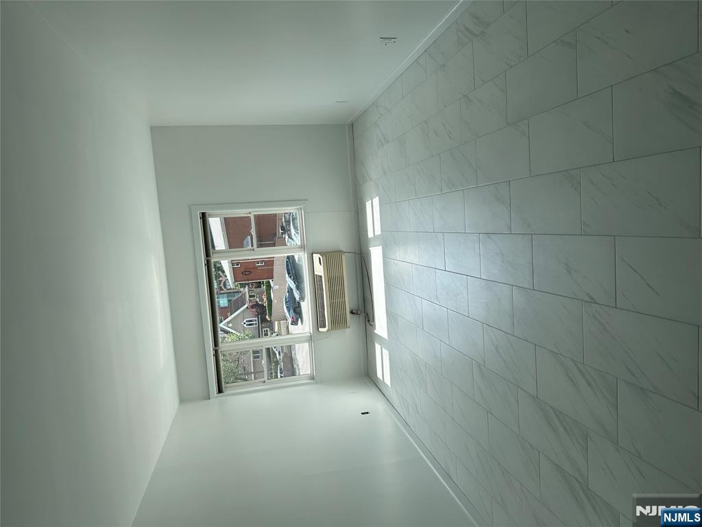 Hackensack, New Jersey 07601, United States, 1 Bedroom Bedrooms, ,1 BathroomBathrooms,Residential,Pending,112588