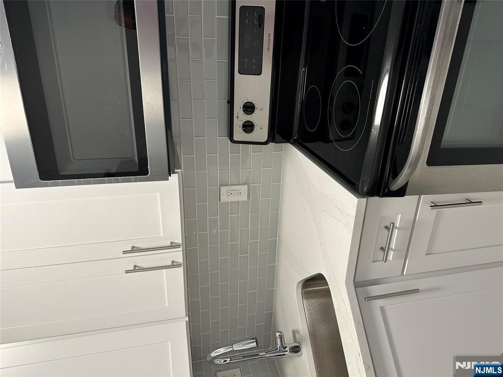 Hackensack, New Jersey 07601, United States, 1 Bedroom Bedrooms, ,1 BathroomBathrooms,Residential,Pending,112588