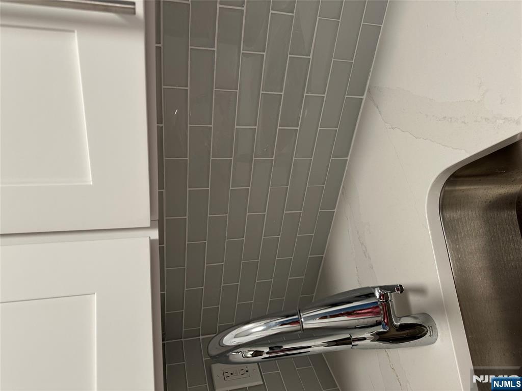 Hackensack, New Jersey 07601, United States, 1 Bedroom Bedrooms, ,1 BathroomBathrooms,Residential,Pending,112588