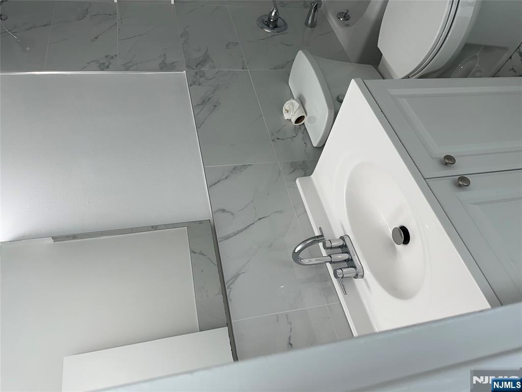 Hackensack, New Jersey 07601, United States, 1 Bedroom Bedrooms, ,1 BathroomBathrooms,Residential,Pending,112588