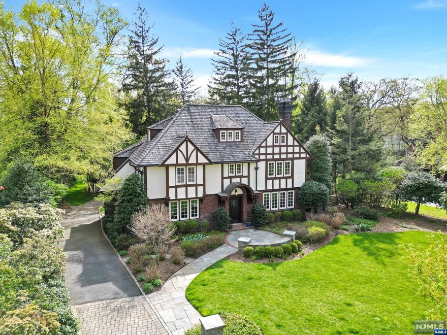 Stunning 5 bedroom 4.2 bathroom home in the heart of the estate section with park like grounds. Complete with cinema, gym and wine room. One of the prettiest houses front and back in a town filled with beautiful homes.