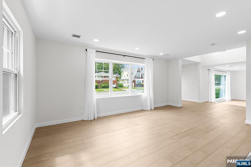2-25 Kenneth Avenue