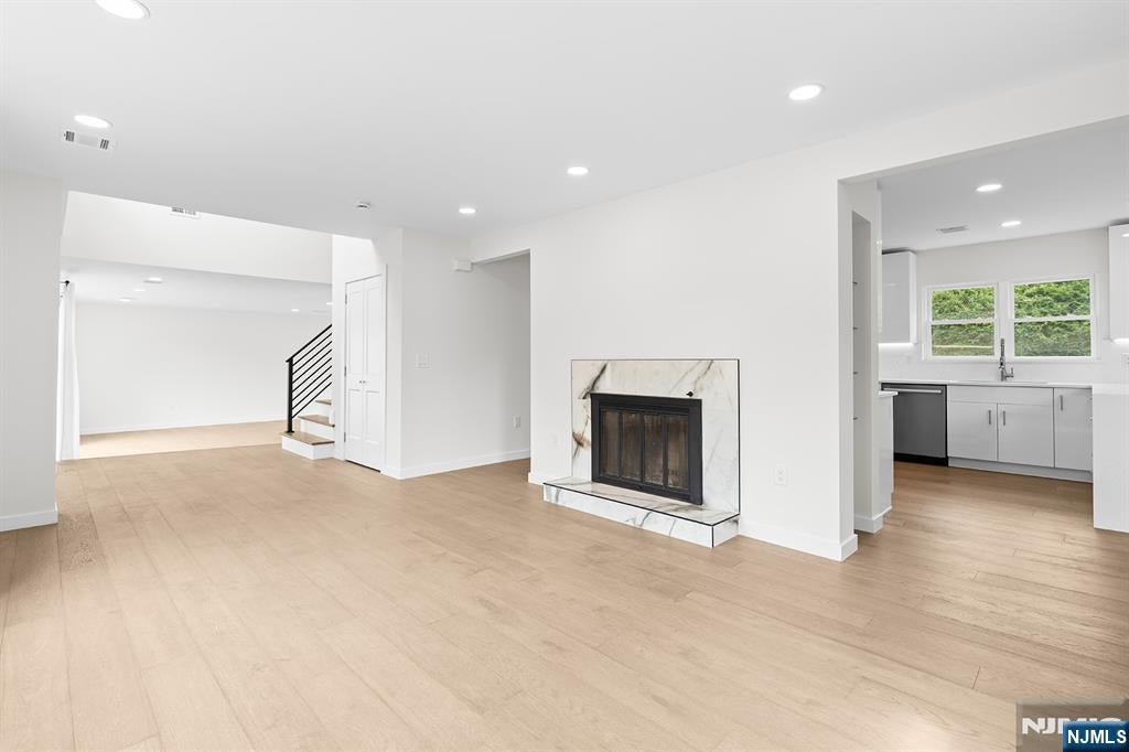 2-25 Kenneth Avenue