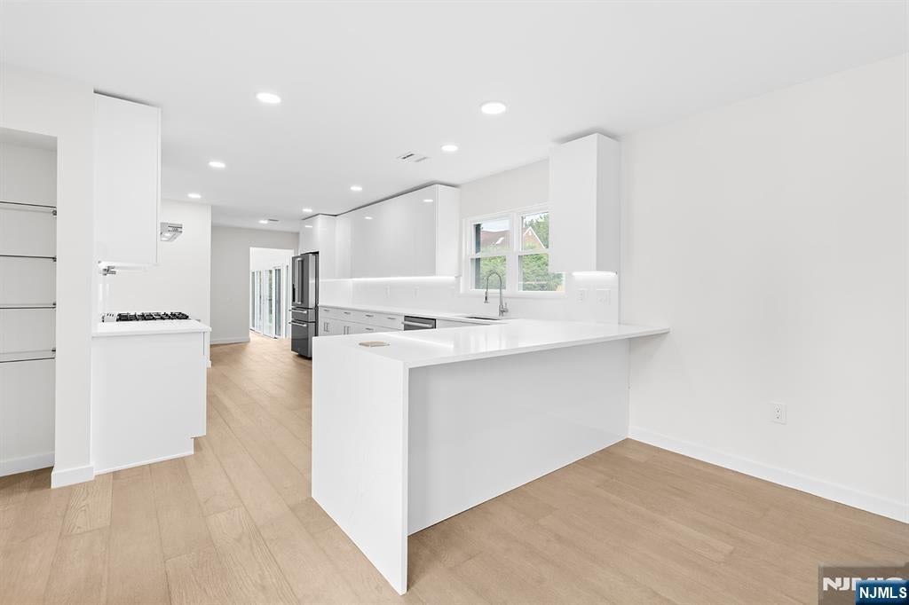 2-25 Kenneth Avenue
