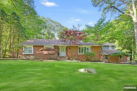 Photo of 12 Hidden Glen Road, Upper Saddle River, NJ 07458 (MLS # 26000635)