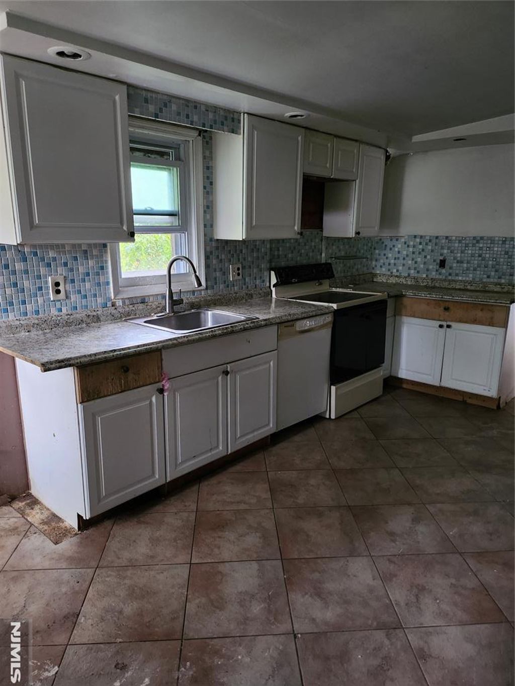 Photo of 5 Barber Street, Little Falls, NJ 07424 (MLS # 26008454)