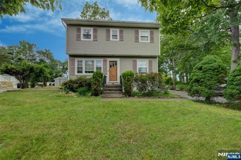 Photo of 36 Hemlock Avenue, Lincoln Park Borough, NJ 07035 (MLS # 26021783)