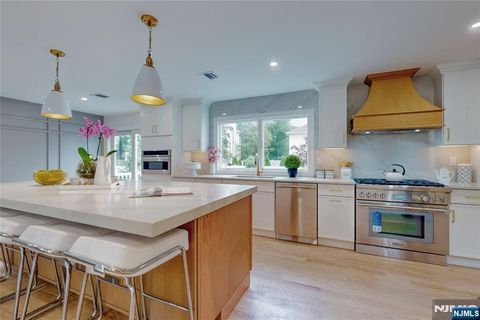 Photo of 415 Bailey Rd, Paramus, NJ 07652 (MLS # 25041228)