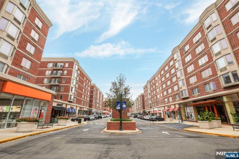 Photo of 6202 City Pl, Edgewater, NJ 07020 (MLS # 26033961)
