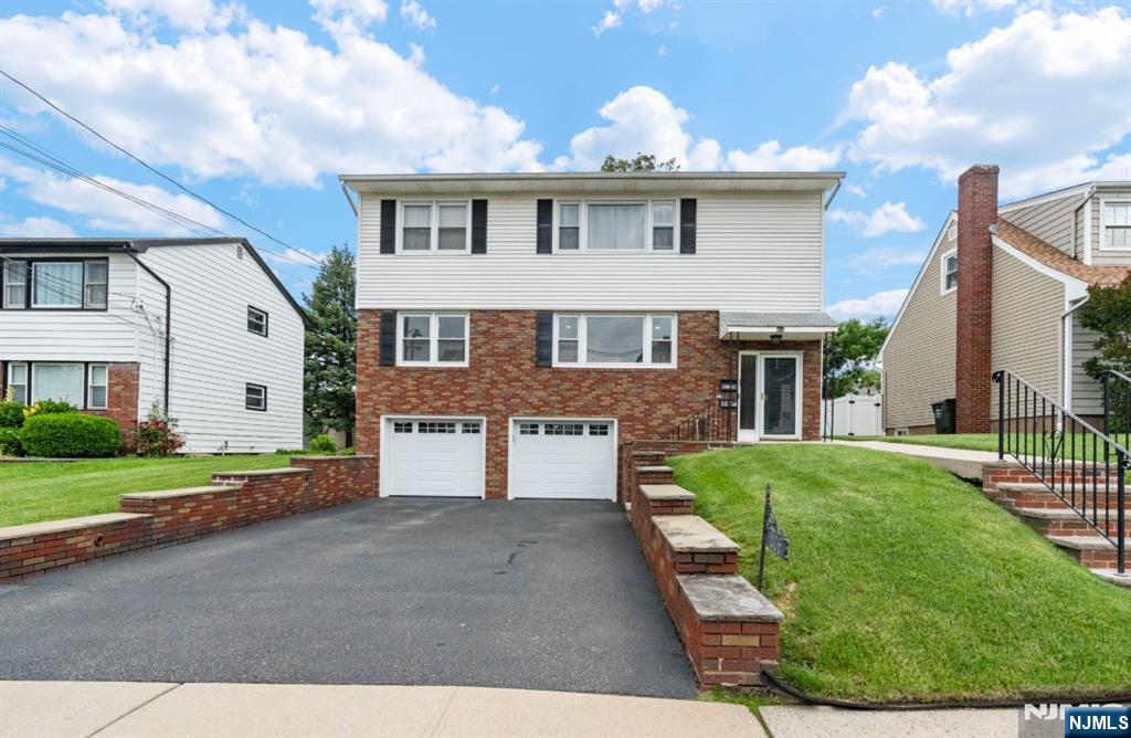 Rental Property at 206 Centre St 1, Nutley, New Jersey - Bedrooms: 3 
Bathrooms: 1 
Rooms: 5  - $3,200 MO.