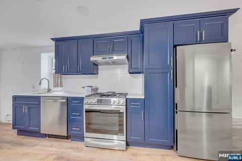 13 2nd Avenue B Newark NJ 07104