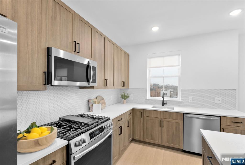 619 Maple Avenue 406