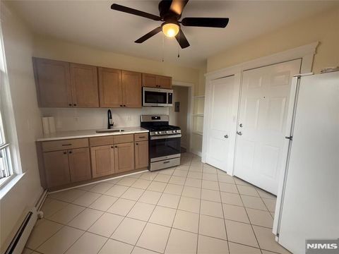 Photo of 131 Paris Ave #3, Northvale, NJ 07647 (MLS # 26008311)