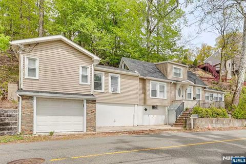 Photo of 86 Pine Brook Road, Lincoln Park Borough, NJ 07035 (MLS # 26023855)