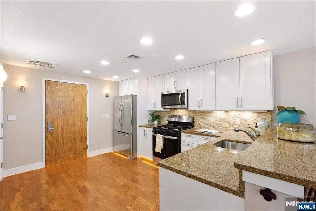 109 Harrison Street 300