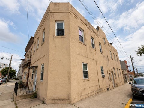 Photo of 246 Walker St #3, Cliffside Park, NJ 07010 (MLS # 26028253)