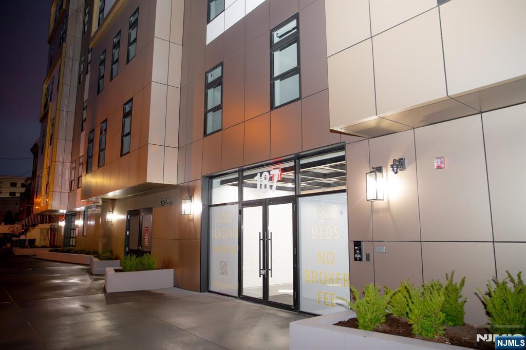 Rental Property at 187 Culver Ave 504, Jersey City, New Jersey - Bedrooms: 2 
Bathrooms: 2 
Rooms: 4  - $3,200 MO.