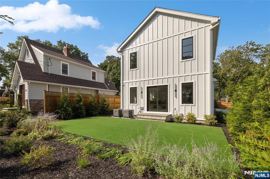 2 Pleasant Avenue