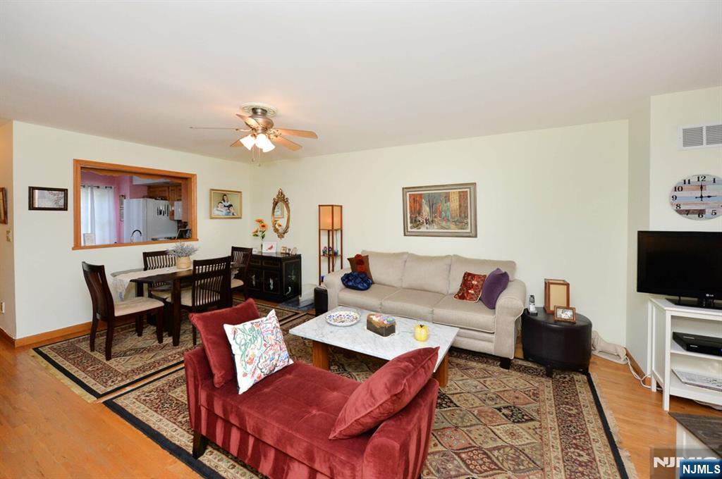 196 W Madison Avenue 15