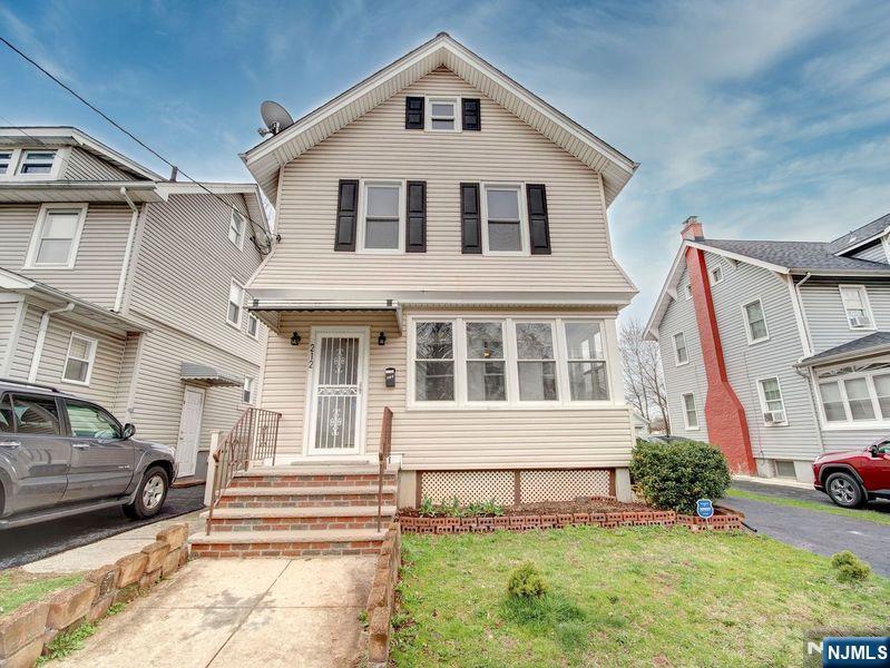 Property for Sale at 212 Thompson Avenue, Roselle, New Jersey - Bedrooms: 3 
Bathrooms: 2 
Rooms: 10  - $549,000