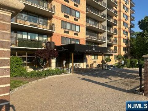 Photo of 60 Parkway Drive #3G, East Orange, NJ 07017 (MLS # 26018446)