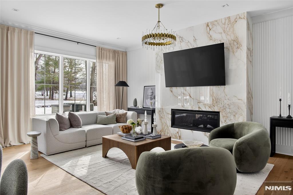 16-18 Paris Avenue 3