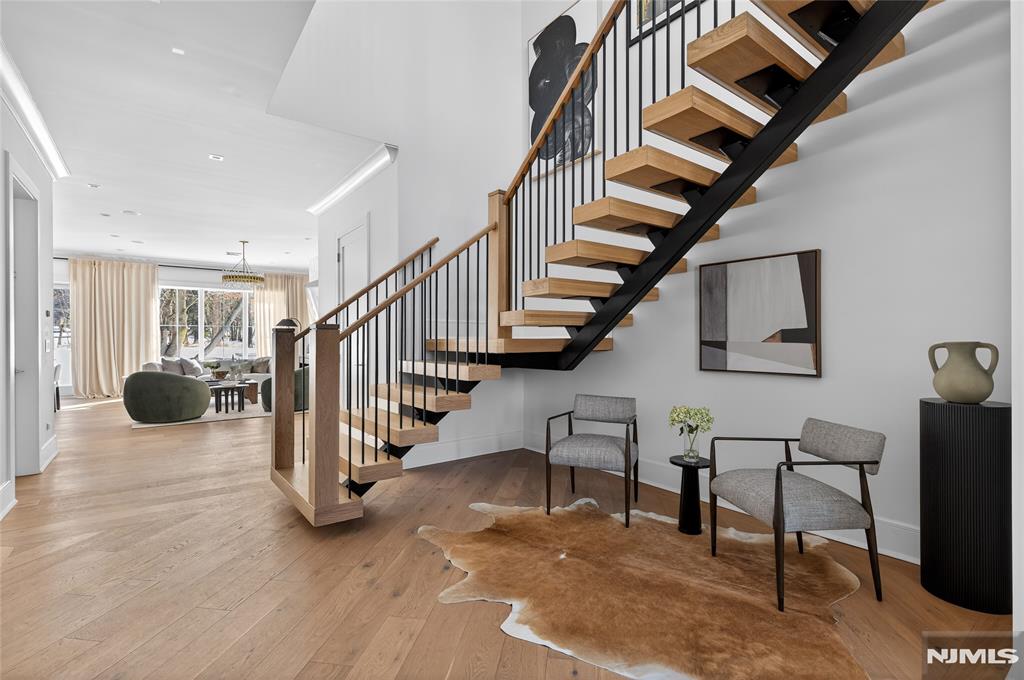 16-18 Paris Avenue 3