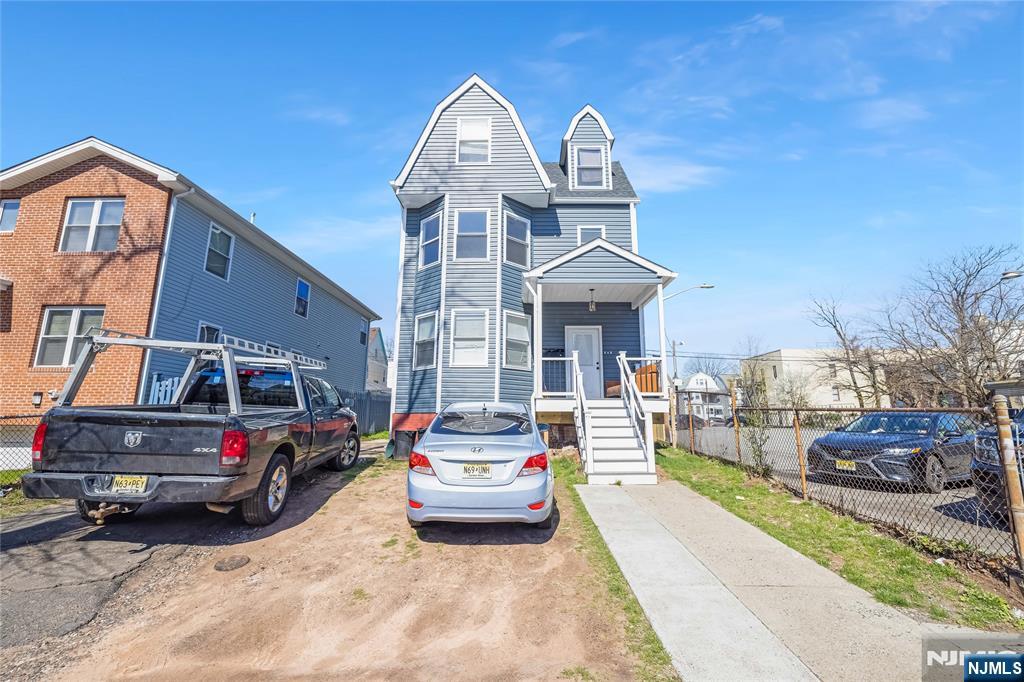 Property for Sale at 191 17th Street, East Orange, New Jersey - Bedrooms: 7 
Bathrooms: 5 
Rooms: 14  - $800,000