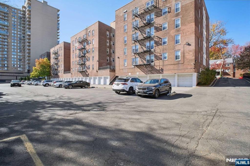 2160 Center Avenue 5N